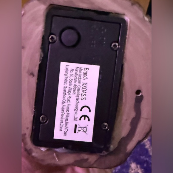 Beautiful girl with led glowing flowers - Picture 4 of 10